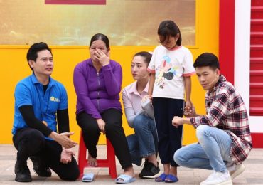 MC Dương Hồng Phúc bật khóc vì bữa cơm của hai bà cháu chỉ vỏn vẹn 10.000 đồng
