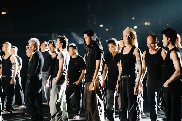 ‘Mưa lửa’ lập thành tích mới cho dòng phim concert chiếu rạp tại Việt Nam