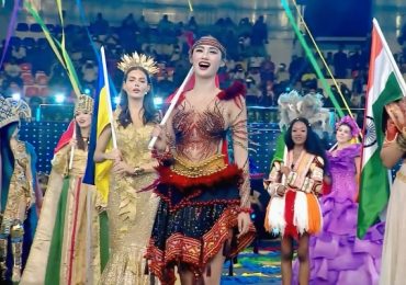 Hoa hậu Ý Nhi tự hào giới thiệu Việt Nam tại khai mạc Miss World