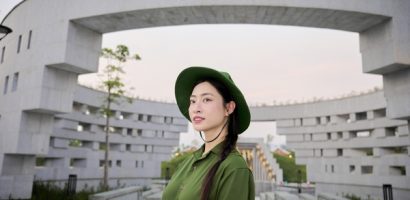 Lương Thùy Linh dự Lễ tưởng niệm các anh hùng liệt sĩ tại Điện Biên