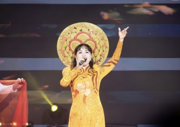 Trang Nhung góp giọng tại chương trình Vesak Rạng Ngời
