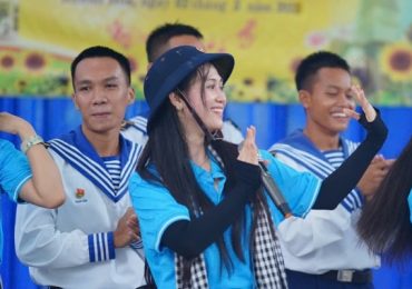 Jee Trần sống 1 tuần đúng nghĩa khi đến Trường Sa hát phục vụ các chiến sĩ