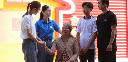 Lâm Vỹ Dạ bật khóc nức nở trong lần đầu dẫn dắt ‘Mái ấm gia đình Việt’