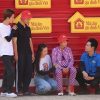 Kim Duyên và Thành Đạt thực hiện ước mơ thăm mộ cha của cậu bé mồ côi