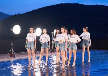 Top 45 Miss Cosmo Vietnam 2025 đối mặt thử thách catwalk giữa đêm mưa