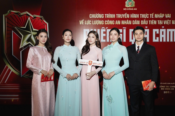 Đoàn Thiên Ân, Lương Thùy Linh tham quan triển lãm vinh quang Công an Nhân dân Việt Nam