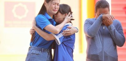 Lâm Vỹ Dạ khóc nghẹn trước cô bé mồ côi sống một mình trong căn nhà cũ