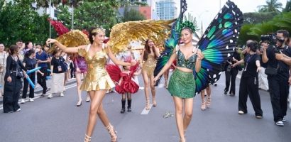 Thí sinh Miss Cosmo Vietnam 2025 rực rỡ diễu hành tại Nha Trang