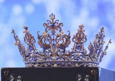 Vương miện đính kim cương và sapphire của Hoa hậu Biển Việt Nam Toàn cầu 2025
