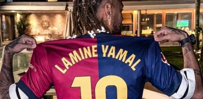 Neymar gây chú ý khi khoác áo Barcelona