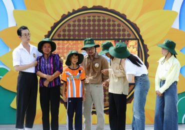 Hải Triều, Bùi Quỳnh Hoa ‘chơi chiêu’ để giúp đỡ hoàn cảnh ‘Cuộc đời nở hoa’