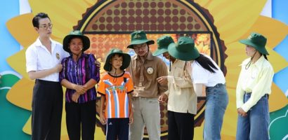 Hải Triều, Bùi Quỳnh Hoa ‘chơi chiêu’ để giúp đỡ hoàn cảnh ‘Cuộc đời nở hoa’