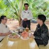 MC Thành Nhí và Chen Ru Lu hào hứng hái nho tại KDL Suối Tiên