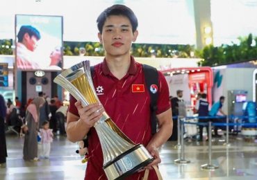 U23 Việt Nam mang cúp lên đường về nước