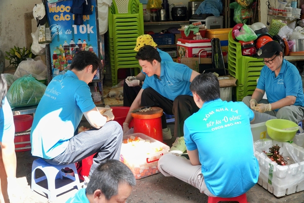 Top 3 Mr World Vietnam 2024 nấu hơn 500 phần ăn gửi tặng bệnh nhi