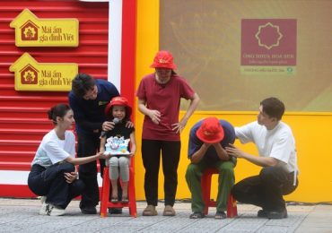 Mái ấm gia đình Việt: Gần 800 triệu đồng được trao trong ngày ghi hình đầu tiên tại Đà Nẵng