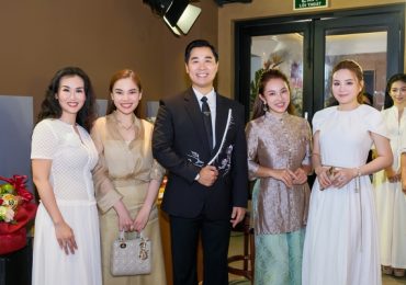 Võ Hạ Trâm, Vy Oanh chúc mừng Nguyên Khang khai trương studio mới
