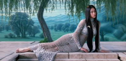 Hoa hậu Lương Thùy Linh khoe vẻ đẹp ma mị