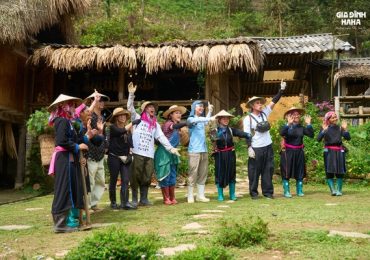 ‘Gia đình haha’ trồng 500 cây xanh khép lại hành trình tại Bản Liền