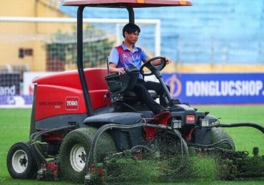 Chuyên nghiệp hóa bóng đá từ yêu cầu sân cỏ