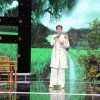 Nam Á vương thế giới nghẹn ngào hát về người cha thương binh