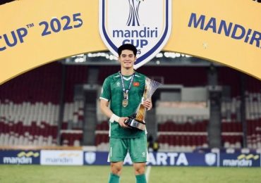 Thủ môn cao 1,91 m của U23 Việt Nam gây sốt