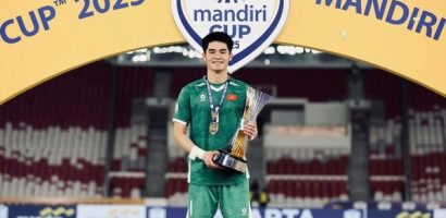 Thủ môn cao 1,91 m của U23 Việt Nam gây sốt