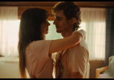 ‘Dính Lẹo’ khiến khán giả ‘dính chặt ghế’ vì những hình ảnh 18+ rợn người