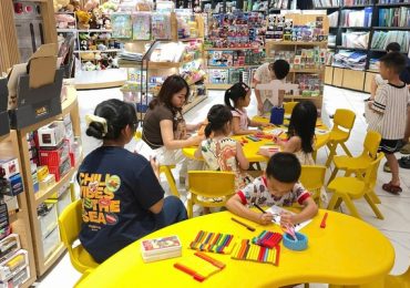 Học sinh háo hức tham gia workshop miễn phí tại Nhà Sách Phương Nam
