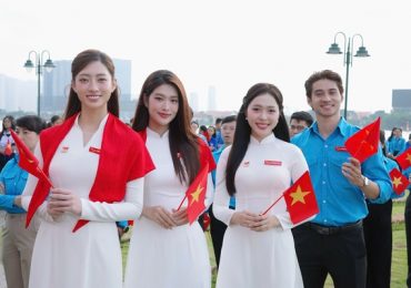 Nam vương Tuấn Ngọc, Hoa hậu Kiều Duy dự Lễ chào cờ tại Cột cờ Thủ Ngữ