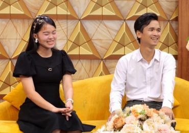 Cặp vợ chồng trẻ biến xe thành ngôi nhà di động, rong ruổi cùng nhau và ba con nhỏ
