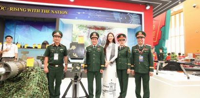 Hoa hậu Bảo Ngọc và Tiểu Vy tập luyện diễu hành tại Hà Nội