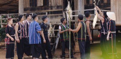 Các thành viên ‘Gia Đình Haha’ lần đầu tham gia lễ cúng mùa Tây Nguyên