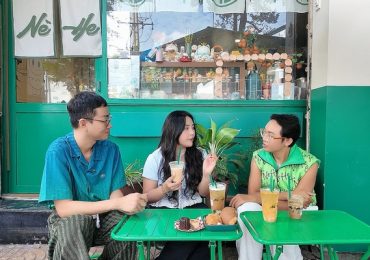Hỷ Khí Dương Dương và Năm Chà hào hứng ghé quán cà phê của diễn viên Hải Triều