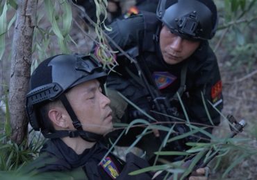 ‘Chiến sĩ quả cảm’ hé lộ cảnh Binz ngất xỉu trên đường hành quân chiến đấu