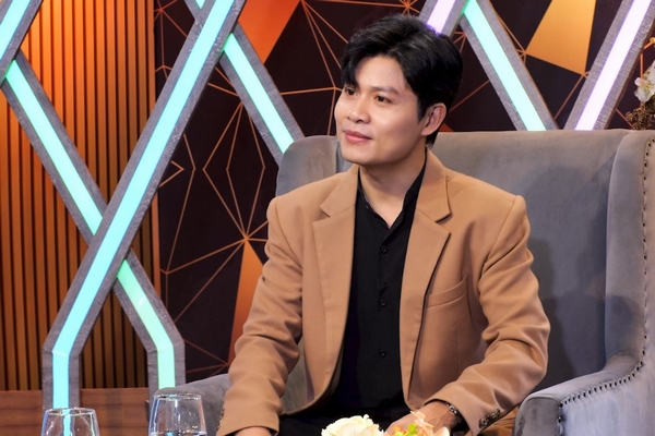 Nguyễn Văn Chung ‘sĩ hết đời’ khi ‘đứa con tinh thần’ xuất hiện trong Đại lễ 30/4