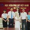 Hoa hậu Trâm Anh giản dị dự khai giảng tại Học viện Phụ nữ