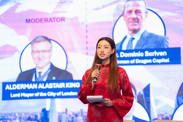 Lương Thuỳ Linh làm MC tại hội nghị cấp cao Vương quốc Anh – Việt Nam