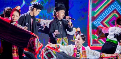 Ben Hoàng Quân – Mai Xuân Hải hát ‘Chiếc khăn Piêu’, mang núi rừng Tây Bắc lên sân khấu