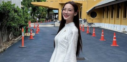 Bảo Ngọc diện áo dài, giảng dạy tại Thái Lan