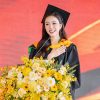 Hoa hậu Kiều Duy đại diện tân cử nhân khóa phát biểu tại lễ tốt nghiệp
