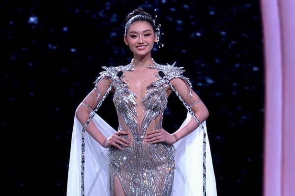 Hoa hậu Yến Nhi thể hiện ấn tượng tại bán kết Miss Grand International 2025