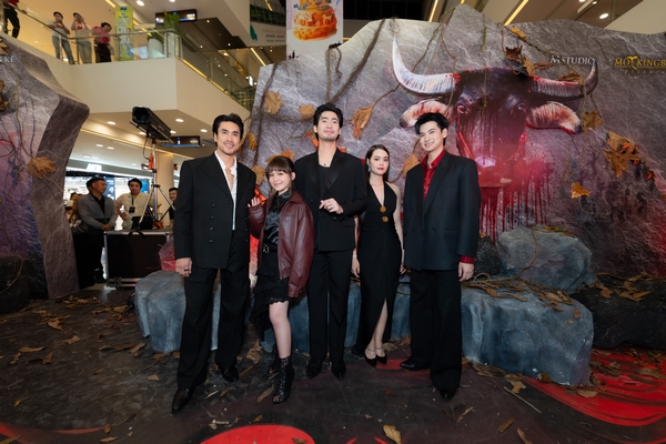 Thảm đỏ ‘Tee Yod 3’ bùng nổ visual với ‘5 anh em’ nhà Nadech Kugimiya