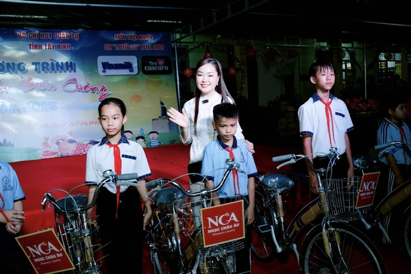 Hoa hậu Hoàng Thanh Nga lan toả yêu thương qua hành động thiết thực vì cộng đồng