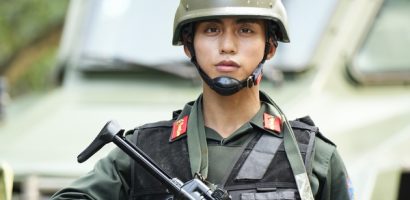 MONO vượt tường cao, đu dây từ nhà cao tầng trong ‘Chiến sĩ quả cảm’