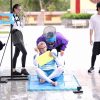 Kiều Minh Tuấn bất ngờ bị chương trình ‘tắt tiếng’, nhận liên hoàn thao nước từ đồng đội
