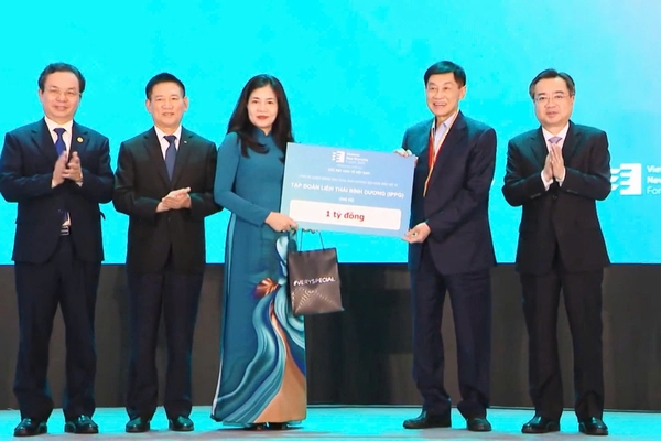 Doanh nhân Johnathan Hạnh Nguyễn nhận danh hiệu ‘Doanh nhân tiêu biểu Việt Nam 2025’