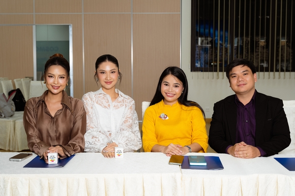 Phương Linh bàn về dự án Line2Life cùng chuyên gia tâm lý