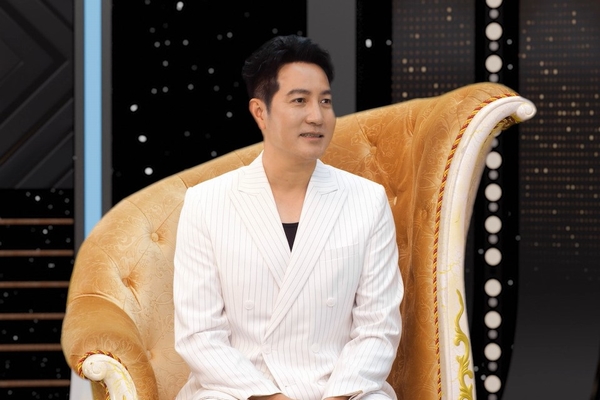 Cha Nguyễn Phi Hùng khóc khi nghe con trai hát ‘Điểm tựa đời con’