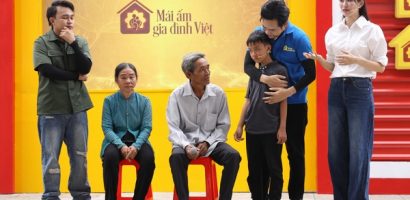 Á hậu Quỳnh Châu bật khóc trước nỗi sợ mất ông bà của cậu bé mồ côi